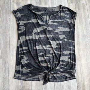 Lucky Brand Shirt Camo Front Tie Tee Size Large Lightweight Black Gray Womens